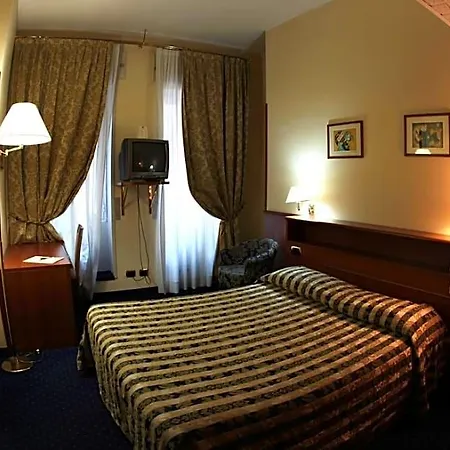 酒店 Garibaldi Palace 3*