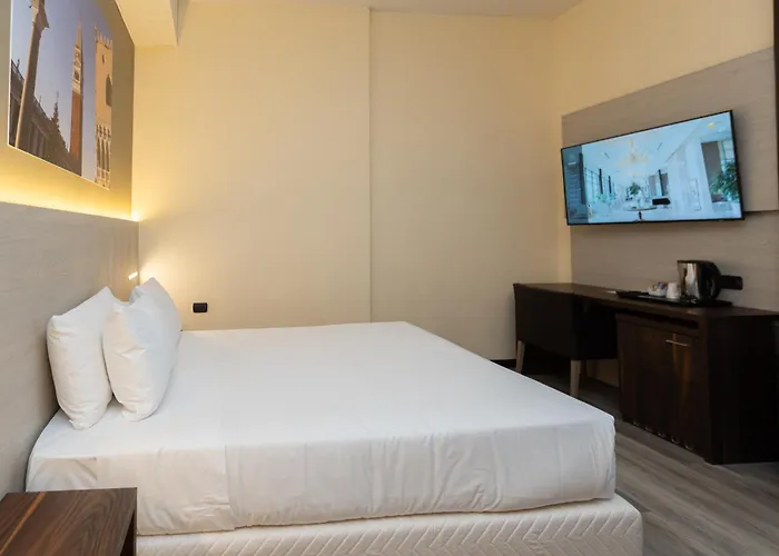 Garibaldi Palace 酒店 3*